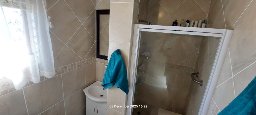 6 Bedroom Property for Sale in Wavecrest Eastern Cape